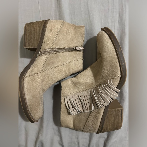 Mossimo Supply Co. Suede Fringe Ankle Booties | Taupe | Size: 9 - Picture 2 of 4